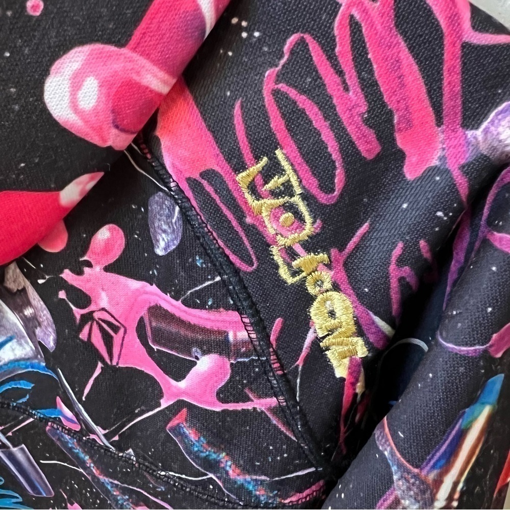 Volcom × B4BC Lipstick Nail Polish Hoodie
Jacket Womens, multicolor,size Small - Picture 10 of 16